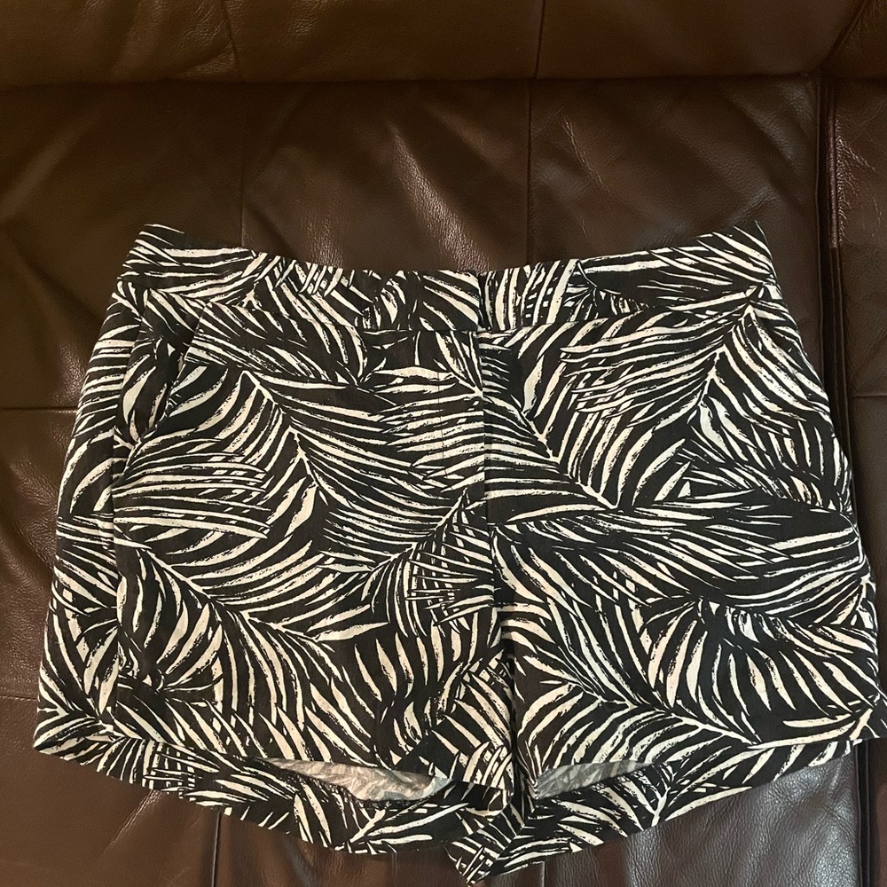 Saint Tropez West Linen Blend Black and White Tropical Patterned Shorts